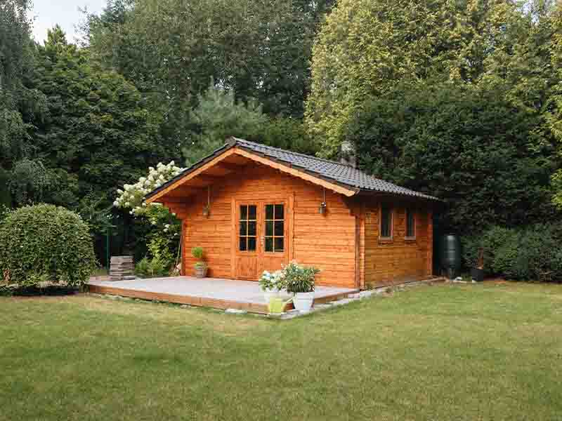 Cute wooden cabin/shed in a backyard